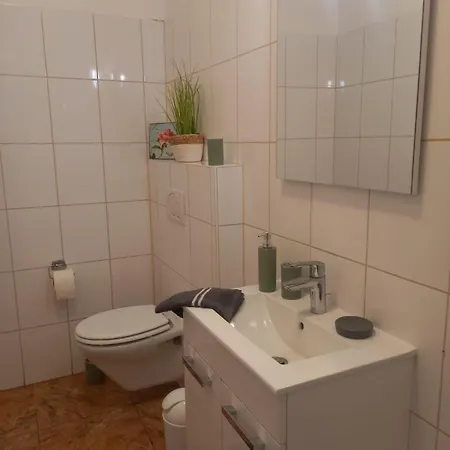 3 Sleeping הנובר